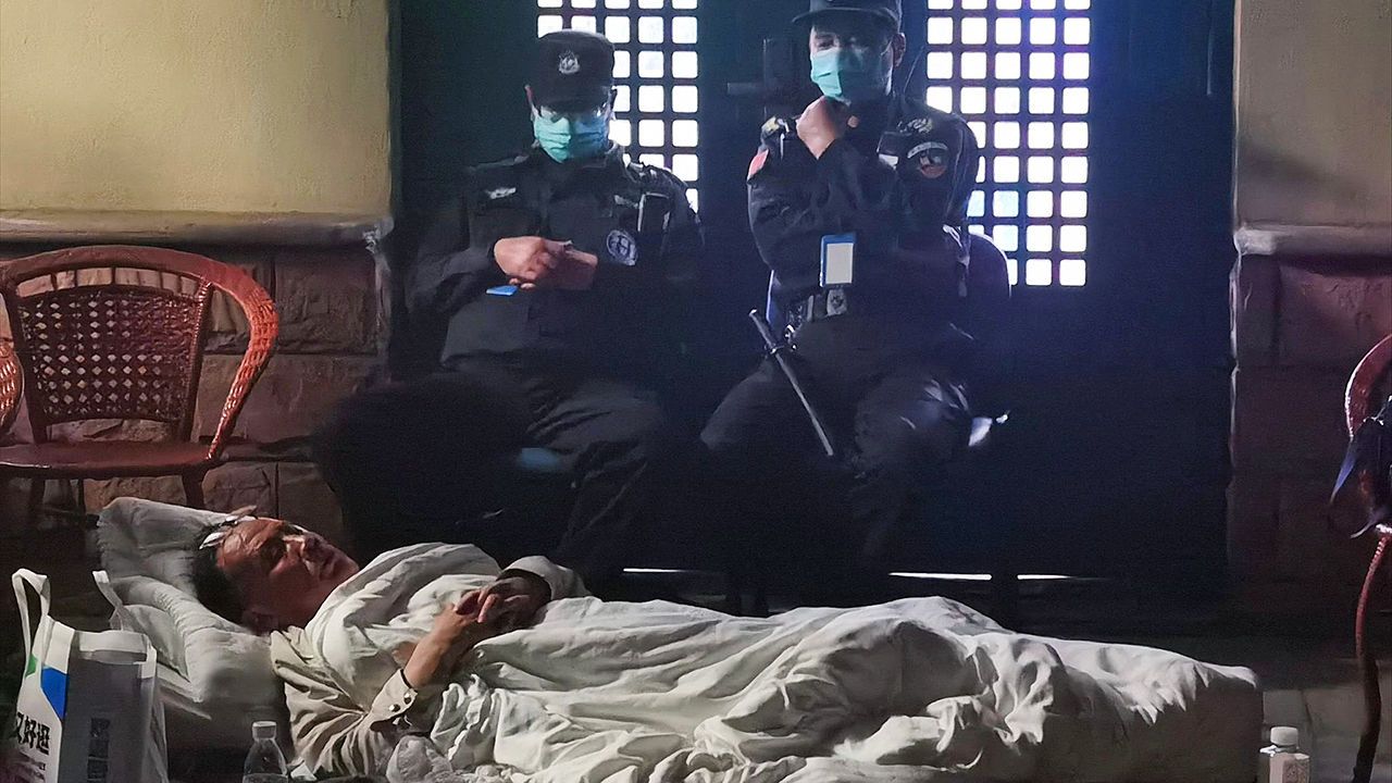 The virologist Zhang Yongzhen is staging a sit-in protest after Chinese authorities allegedly locked him out of his lab.