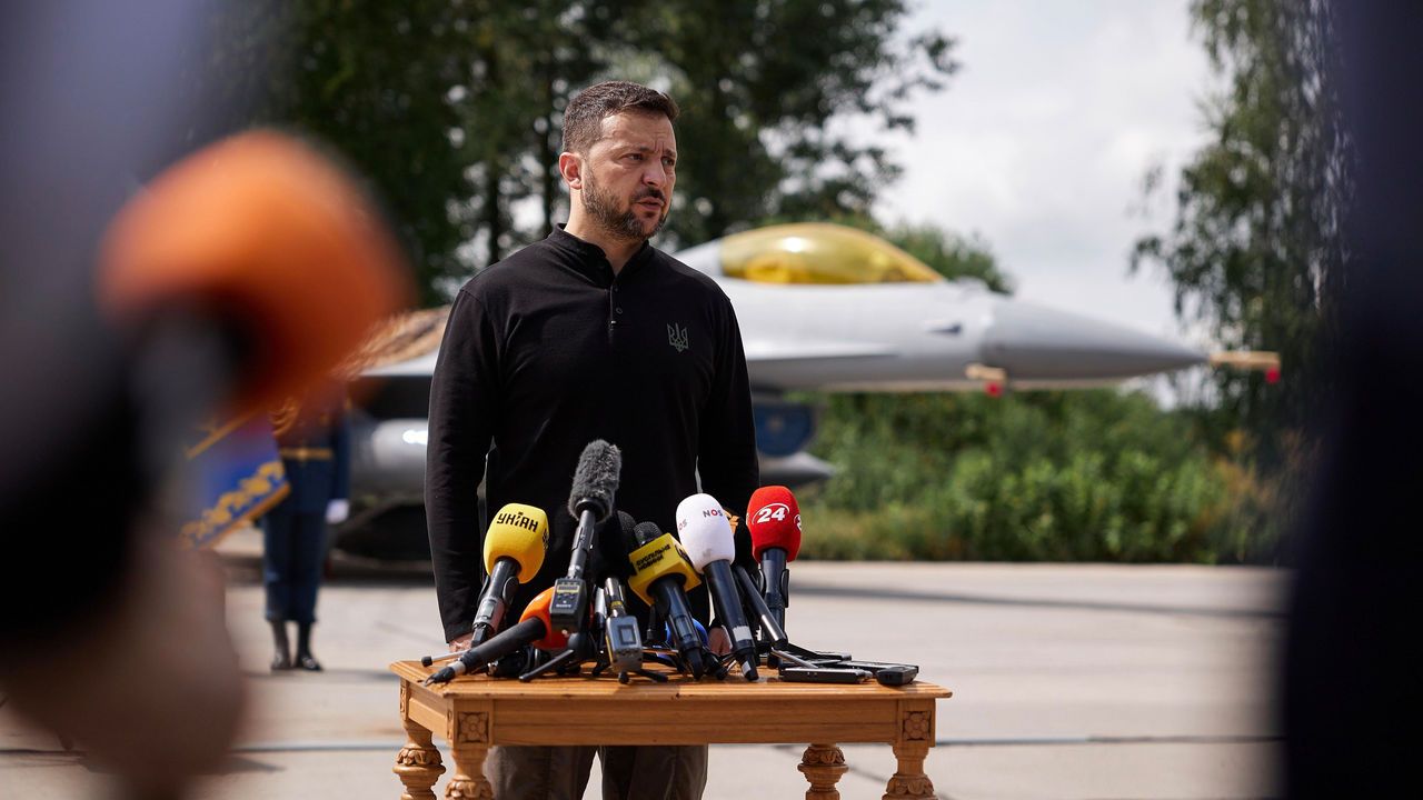 Ukrainian President Volodymyr Zelenskyy and F-16 aircraft