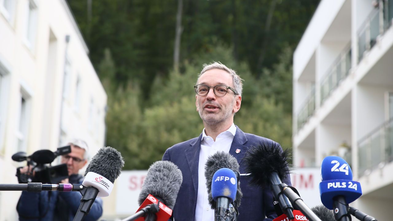 Herbert Kickl casts his vote in Austria's general election